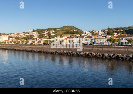 Voir d'Horta, île de Faial à partir du traversier à Pico.Açores, Portugal Banque D'Images