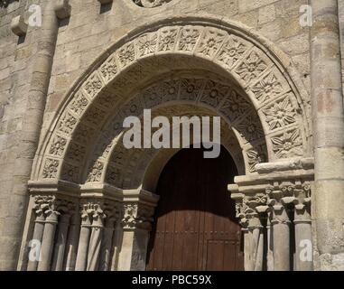 ARQUIVOLTAS DE LA PORTADA MERIDIONAL DE LA IGLESIA DE SAN JUAN DE LA PUERTA NUEVA - SIGLO XII - ROMANICO ESPAÑOL. Lieu : EGLISE DE SAN JUAN DE LA PUERTA, Zamora, Espagne. Banque D'Images