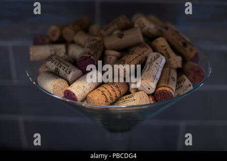 Wine Corks dans un bol en verre Banque D'Images