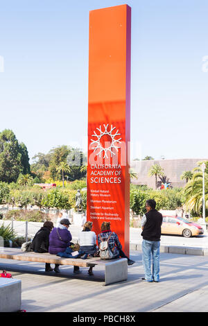 SAN FRANCISCO, USA - Oct 5, 2015 : l'entrée dans l'Académie des Sciences de Californie, un musée d'histoire naturelle de San Francisco, en Californie. Il a été l'esta Banque D'Images