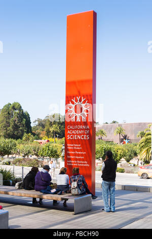 SAN FRANCISCO, USA - Oct 5, 2015 : l'entrée dans l'Académie des Sciences de Californie, un musée d'histoire naturelle de San Francisco, en Californie. Il a été l'esta Banque D'Images