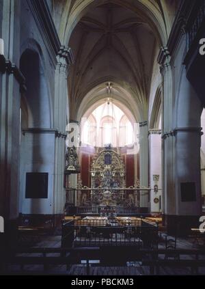 L'INTÉRIEUR DE LA IGLESIA HACIA LA CABECERA-BOVEDA NERVADA-. Lieu : MONASTÈRE DE SANTA MARIA LA REAL, NIEVA, Segovia, Espagne. Banque D'Images