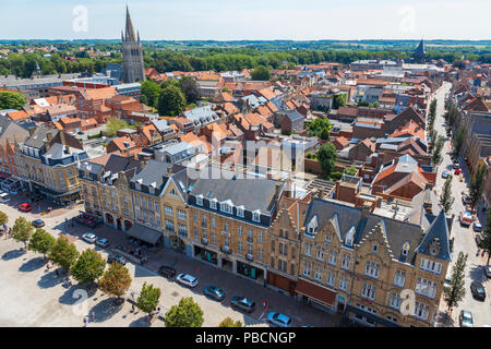 Vue de haut de la Grand-Place et de l'horizon d'Ypres, Belgique village Banque D'Images