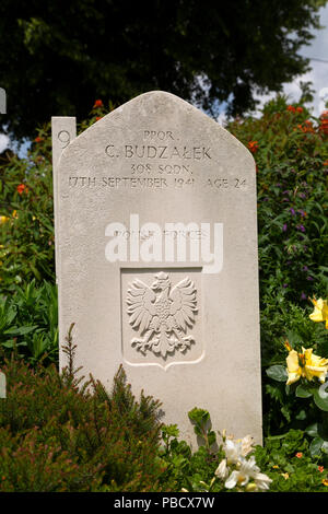 Tombe d'un soldat polonais à Longuenesse (Saint Omer) Cimetière de souvenirs à Saint- Omer, France. Le cimetière, exploité par le Commonwealth War Graves Commission Banque D'Images