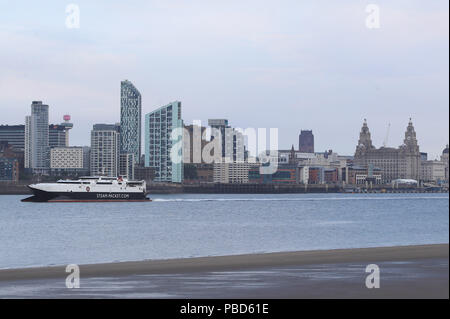 La Steam Packet Company's catamaran, Manannan, aller à l'île de Man de Liverpool. Banque D'Images