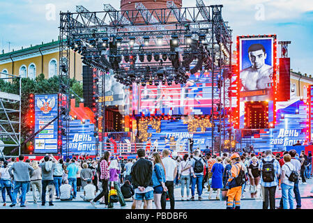 Moscou, Russie - le 24 juillet 2018 : Jour de la boxing par Kremlin à temps le soir. Banque D'Images