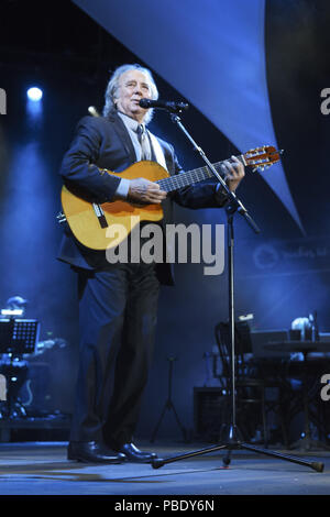 Chanteur et compositeur espagnol Joan Manuel Serrat fonctionne à l'Alfonso XIII Royal Botanic Garden pour les nuits botaniques 2018 Music Festival avec : Joan Manuel Serrat Où : Madrid, Espagne Quand : 26 Juin 2018 Crédit : Oscar Gonzalez/WENN.com Banque D'Images