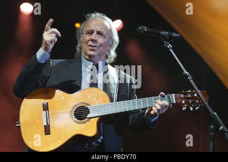 Chanteur et compositeur espagnol Joan Manuel Serrat fonctionne à l'Alfonso XIII Royal Botanic Garden pour les nuits botaniques 2018 Music Festival avec : Joan Manuel Serrat Où : Madrid, Espagne Quand : 26 Juin 2018 Crédit : Oscar Gonzalez/WENN.com Banque D'Images