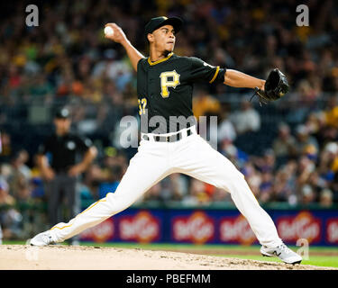 Pittsburgh, USA. 27 juillet, 2018. Pirates de Pittsburgh lanceur droitier Edgar Santana (37) emplacements contre les Mets de New York dans leur jeu à Pittsburgh, USA. Brent Clark/CSM/Alamy Live News Banque D'Images