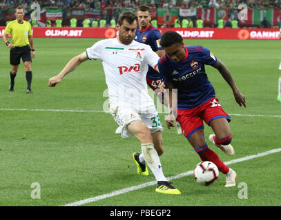 Nizhny Novgorod, Russie. 30 Juin, 2015. Kverkveliya de Salomon et de Lokomotive Vitinho CSKA vu pendant le match de la Super Coupe de Russie Olimp.le CSKA Moscou a remporté la Super Coupe de Russie Olimp avec une victoire de 1-0 sur le stade Lokomotive à Nizhny Novgorod. Credit : Aleksey Fokin SOPA/Images/ZUMA/Alamy Fil Live News Banque D'Images