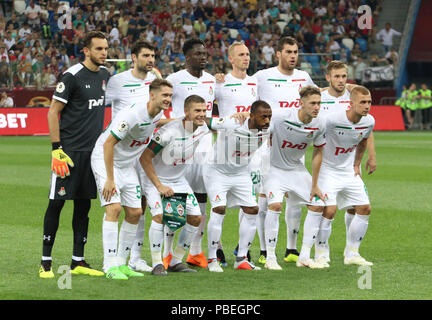 Nizhny Novgorod, Russie. 30 Juin, 2015. Les joueurs ayant vu Lokomotiv leur photo d'équipe prise avant la Super Coupe de Russie Olimp match.le CSKA Moscou a remporté la Super Coupe de Russie Olimp avec une victoire de 1-0 au Stade Lokomotive à Nizhny Novgorod. Credit : Aleksey Fokin SOPA/Images/ZUMA/Alamy Fil Live News Banque D'Images