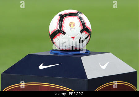 Nizhny Novgorod, Russie. 30 Juin, 2015. Le match ball de la Super Coupe de Russie Olimp affichée avant le match.le CSKA Moscou a remporté la Super Coupe de Russie Olimp avec une victoire de 1-0 au Stade Lokomotive à Nizhny Novgorod. Credit : Aleksey Fokin SOPA/Images/ZUMA/Alamy Fil Live News Banque D'Images