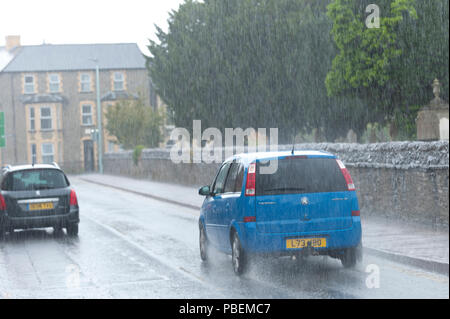 Builth Wells, Powys, au Royaume-Uni. 28 juillet 2018. Le tonnerre, les éclairs et la pluie torrentielle a frappé la ville de marché Mid Wales en Builth Wells Powys, Pays de Galles, Royaume-Uni. © Graham M. Lawrence/Alamy Live News. Banque D'Images