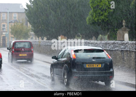 Builth Wells, Powys, au Royaume-Uni. 28 juillet 2018. Le tonnerre, les éclairs et la pluie torrentielle a frappé la ville de marché Mid Wales en Builth Wells Powys, Pays de Galles, Royaume-Uni. © Graham M. Lawrence/Alamy Live News. Banque D'Images