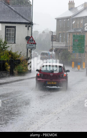 Builth Wells, Powys, au Royaume-Uni. 28 juillet 2018. Le tonnerre, les éclairs et la pluie torrentielle a frappé la ville de marché Mid Wales en Builth Wells Powys, Pays de Galles, Royaume-Uni. © Graham M. Lawrence/Alamy Live News. Banque D'Images