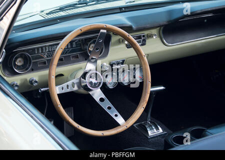Intérieur d'une ancienne Ford Mustang. Banque D'Images