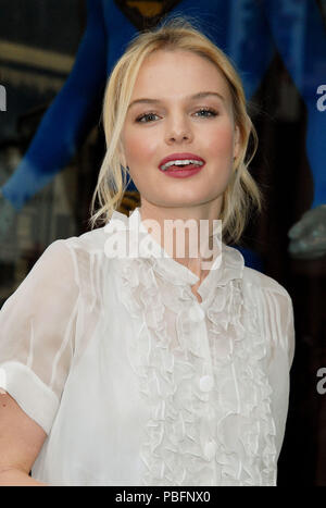 Kate Bosworth arrivant à Superman @ Kitson à Beverly Hills à Los Angeles.Le 1 mai, 2006.07  BosworthKate 006 Red Carpet Event, Vertical, USA, Cinéma, Célébrités, photographie, Bestof, Arts, Culture et divertissement, Célébrités Topix fashion / Vertical, Best of, événement dans la vie d'Hollywood, Californie - Tapis rouge et en backstage, USA, Cinéma, Célébrités, cinéma, télévision, Célébrités célébrités musique, photographie, Arts et culture, Bestof, divertissement, Topix headshot, vertical, une personne, à partir de l'an 2006, enquête tsuni@Gamma-USA.com Banque D'Images