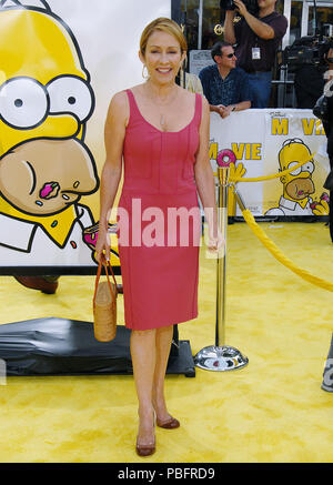 Patricia Heaton arrivant à la Simpsons, la première du film au Westwood Theatre de Los Angeles. toute la longueur de contact avec les yeux rouge sourire dressHeatonPatricia 104 Red Carpet Event, Vertical, USA, Cinéma, Célébrités, photographie, Bestof, Arts, Culture et divertissement, Célébrités Topix fashion / Vertical, Best of, événement dans la vie d'Hollywood, Californie - Tapis rouge et en backstage, USA, Cinéma, Célébrités, cinéma, télévision, Célébrités célébrités musique, photographie, Arts et culture, Bestof, divertissement, Topix, vertical, une seule personne, à partir de l'année 2007, enquête tsuni@Gamm Banque D'Images