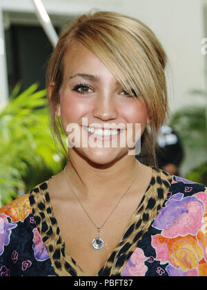 Jamie Lynn Spears arrivant au CHARLOTTE'S Premiere Web à l'Arclight Theatre de Los Angeles. portrait les yeux sourire22 SpearsJamieLynn029 Red Carpet Event, Vertical, USA, Cinéma, Célébrités, photographie, Bestof, Arts, Culture et divertissement, Célébrités Topix fashion / Vertical, Best of, événement dans la vie d'Hollywood, Californie - Tapis rouge et en backstage, USA, Cinéma, Célébrités, cinéma, télévision, Célébrités célébrités musique, photographie, Arts et culture, Bestof, divertissement, Topix headshot, vertical, une personne, à partir de l'an 2006, enquête tsuni@Gamm Banque D'Images