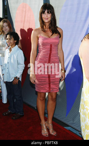 Sarah Lancaster arrivant à la tca ( télévision association critique ) NBC Summer party sur le toit de l'hôtel Beverly Hilton à Los Angeles pleine longueur. dressLancaasterSarah eye contact red 183 Red Carpet Event, Vertical, USA, Cinéma, Célébrités, photographie, Bestof, Arts, Culture et divertissement, Célébrités Topix fashion / Vertical, Best of, événement dans la vie d'Hollywood, Californie - Tapis rouge et en backstage, USA, Cinéma, Célébrités, cinéma, télévision, Célébrités célébrités musique, photographie, Arts et culture, Bestof, divertissement, Topix, vertical, une seule personne, fr Banque D'Images