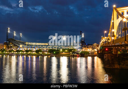 PITTSBURGH, PA - 16 juin 2018 : PNC Park, stade des Pirates de Pittsburgh, l'équipe de baseball de ligue majeure le long de la rivière Allegheny de Pittsburgh Banque D'Images