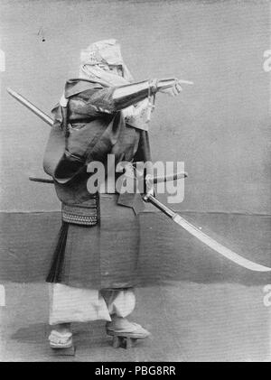 1594 Combats Sōhei (Monk) de la période Kamakura, Costumes militaires du Vieux Japon (1895). Photographié par Kazumasa Ogawa, vers 19e siècle Banque D'Images