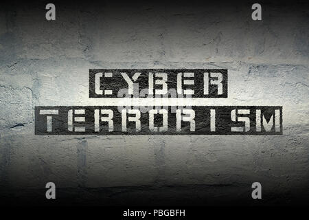 Cyber terrorisme imprimer pochoir sur le mur de brique blanc grunge Banque D'Images