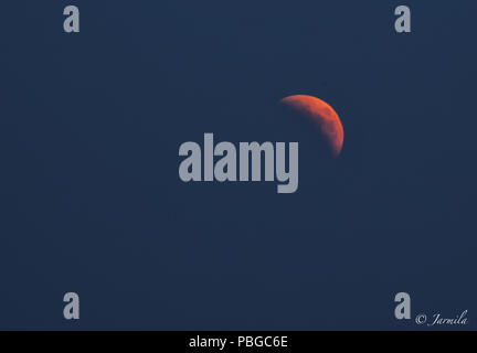 Lune de sang 2018 : Éclipse lunaire totale la plus longue du siècle se produit le 27 juillet Banque D'Images