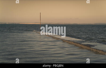 Vue de la plage sereine Chalkwell, Essex, UK Banque D'Images