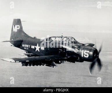 Avion transportant des bombes à sous-marine Banque D'Images