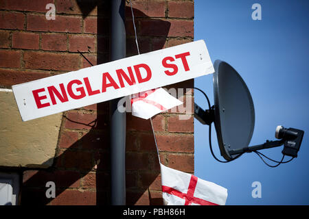 Pays de Galles Street in Oldham, gtr Manchester a changé de nom à la rue de l'Angleterre pour la Coupe du Monde 2018 Banque D'Images