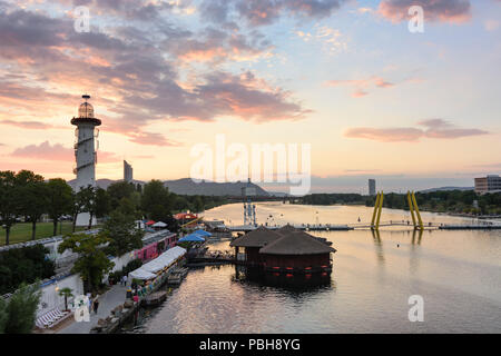 Wien, Vienne : Donauinsel (île du Danube), Neue Donau River Danube (Nouveau), restaurants flottants au 'Sunken City', la Copa Cagrana, Bois de Vienne en Autriche, Banque D'Images