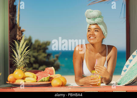 Femme exotique. Tarifa, Costa de la Luz, Cadix, Andalousie, espagne. Banque D'Images