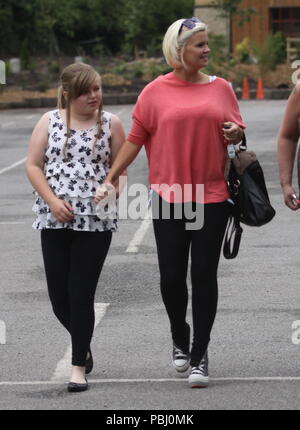 Warrington, Royaume-Uni Kerry Katona passe journée au monde de Gulliver avec sa famille Ian crédit Fairbrother/Alamy Stock Photos Banque D'Images