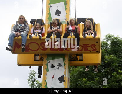 Warrington, Royaume-Uni Kerry Katona passe journée au monde de Gulliver avec sa famille Ian crédit Fairbrother/Alamy Stock Photos Banque D'Images