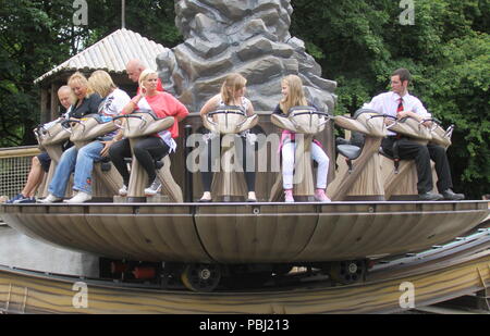 Warrington, Royaume-Uni Kerry Katona passe journée au monde de Gulliver avec sa famille Ian crédit Fairbrother/Alamy Stock Photos Banque D'Images