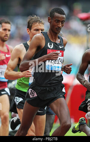 Yomif KEJELCHA (Ethiopie) en compétition dans l'épreuve du 5000m au final, 2018, l'IAAF Diamond League Jeux Anniversaire, Queen Elizabeth Olympic Park, Stratford, London, UK. Banque D'Images