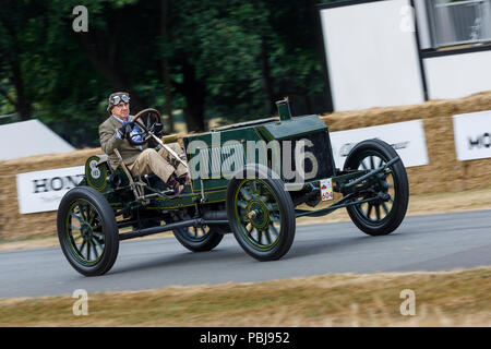 1903 Napier 100HP, Coupe Gordon Bennett participant, avec chauffeur Evert Louwman en 2018 Goodwood Festival of Speed, Sussex, UK. Banque D'Images