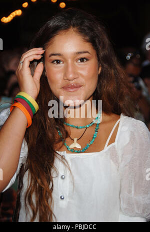 Q'Orianka Kilcher arrivant à la première de Pirates des Caraïbes - Dead Man Chest - à Disneyland à Los Angeles. 24 juin 2006.QOriankaKilcher117 Red Carpet Event, Vertical, USA, Cinéma, Célébrités, photographie, Bestof, Arts, Culture et divertissement, Célébrités Topix fashion / Vertical, Best of, événement dans la vie d'Hollywood, Californie - Tapis rouge et en backstage, USA, Cinéma, Célébrités, cinéma, télévision, Célébrités célébrités musique, photographie, Arts et culture, Bestof, divertissement, Topix headshot, vertical, une personne, à partir de l'an 2006, enquête tsuni@Gam Banque D'Images