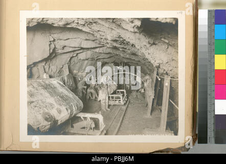 1830 Wallkill tunnel de pression. Voir l'affiche "menée" (méthode de mise en place de béton dans les murs latéraux -arch et en une seule opération. Remarque haut toit d'excavation. Durée du contrat 47. 12 avril 1911 (NYPL b13814376-435469) Banque D'Images