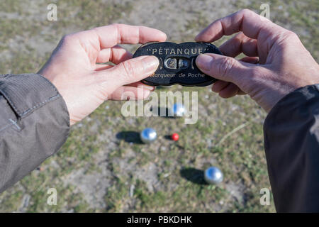 Une note d'au jeu sur l'herbe Banque D'Images