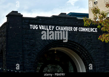 Williamson, West Virginia, USA - Le 23 juillet 2018 : 'la maison' du charbon a été construit en 1933 entièrement de charbon et abrite le remorqueur Valley Chamber of Commerce. Banque D'Images