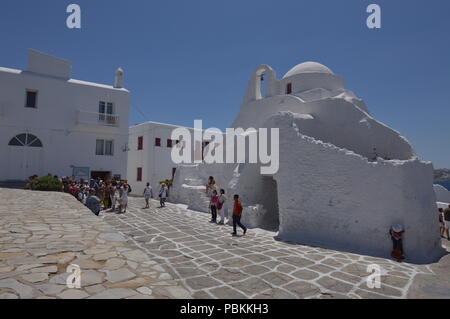 Façade principale de l'église de Paraportiani dans l'île de Chora .Mikonos Arte Histoire Architecture.3 De juillet 2018. Chora, île de Mikonos (Grèce). Banque D'Images