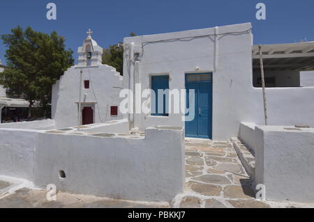 Belles maisons typiques grecs dans la ville de Chora, sur l'île de Mykonos. Histoire de l'Art Architecture. Le 3 juillet 2018. Chora, île de Mykonos, en Grèce. Banque D'Images