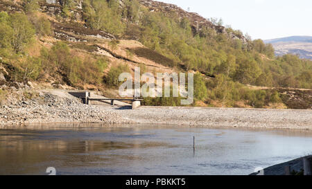 Le réservoir du Loch Treig à côté de la ligne de chemin de fer West Highland dans les Highlands d'Ecosse. Banque D'Images