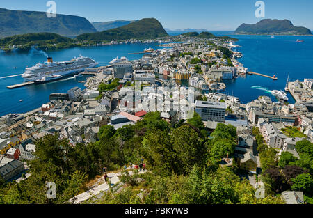 Vue depuis la colline Aksla Alesund et les eaux environnantes, Byrampen point de vue, More og Romsdal, Norway, Scandinavia, Europe Banque D'Images