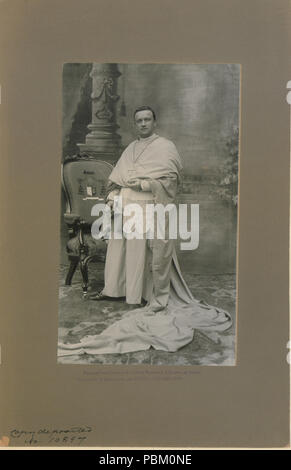 760 S. E. Mgr Falconio HS85-10-10897 (permanent) Banque D'Images