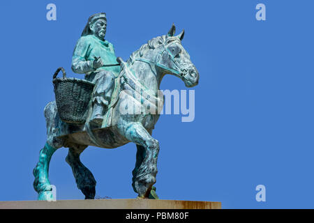 Paardenvisser clonés, sculpture en bronze de shrimper à cheval sur la plage de Koksijde, Flandre occidentale, Belgique Banque D'Images