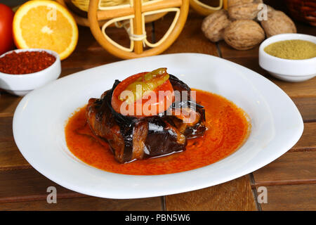 Boulettes de viande enveloppés dans l'Aubergine - islim kebab Banque D'Images