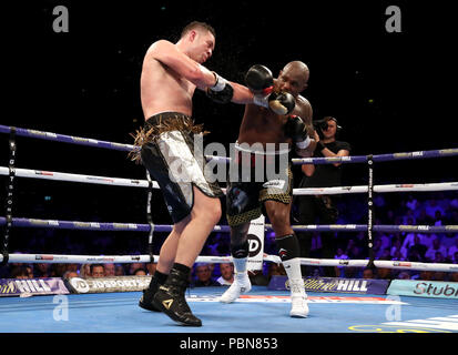 Dillian Whyte (à droite) en action contre Joseph Parker pendant leur argent WBC Heavyweight Title et WBO Heavyweight Title International à l'O2 Arena, Londres. Banque D'Images